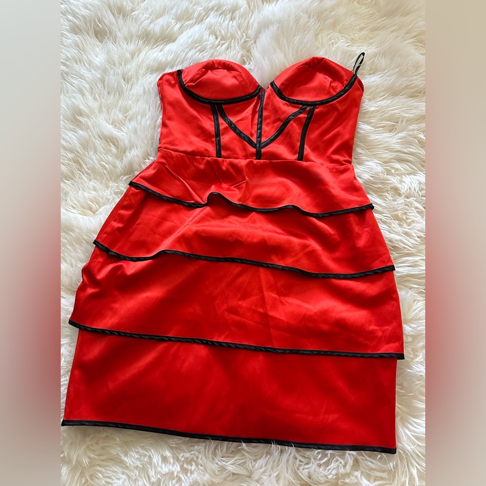 Bebe ruffle tiered red dress